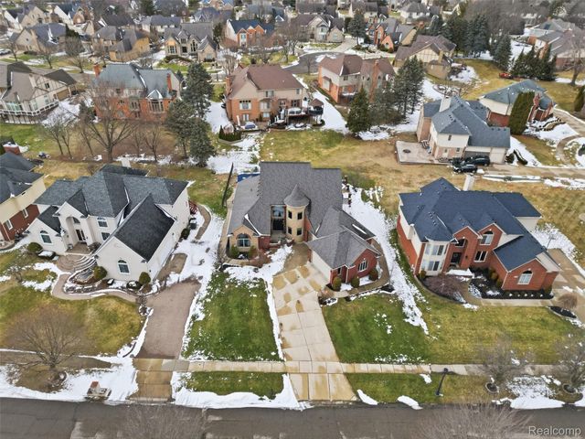 54465 Birchfield Drive E, Shelby Charter Township, MI 48316