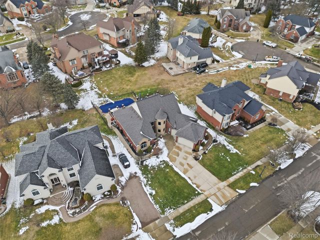 54465 Birchfield Drive E, Shelby Charter Township, MI 48316