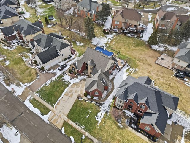 54465 Birchfield Drive E, Shelby Charter Township, MI 48316