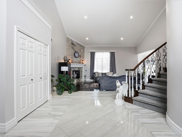 54465 Birchfield Drive E, Shelby Charter Township, MI 48316