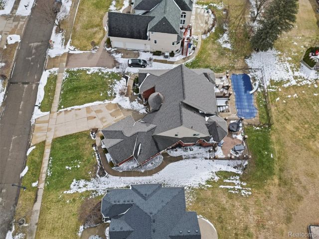 54465 Birchfield Drive E, Shelby Charter Township, MI 48316