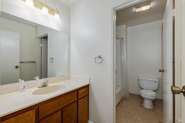 601 Marylyn Cir, Petaluma, CA 94954