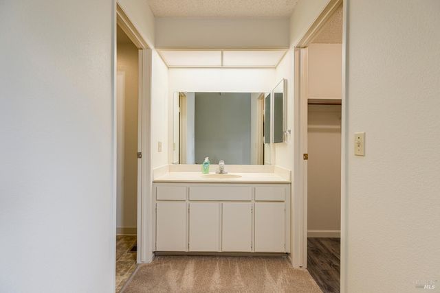 601 Marylyn Cir, Petaluma, CA 94954