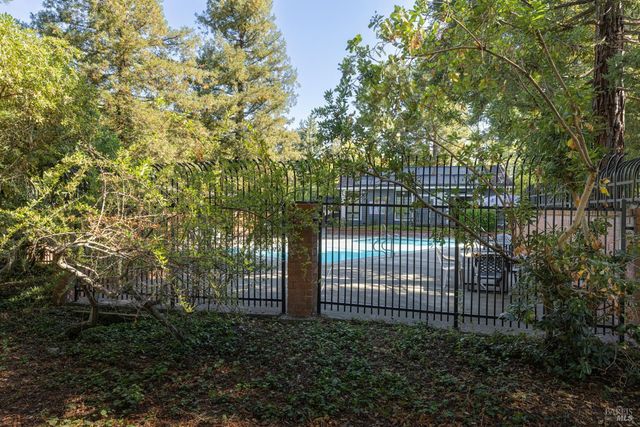 601 Marylyn Cir, Petaluma, CA 94954