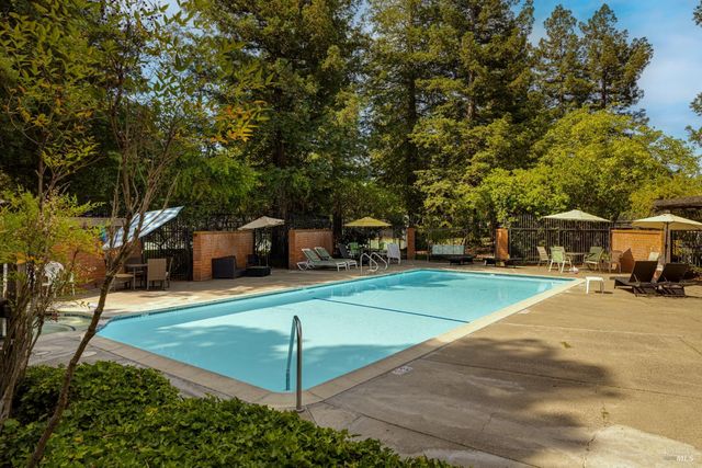 601 Marylyn Cir, Petaluma, CA 94954