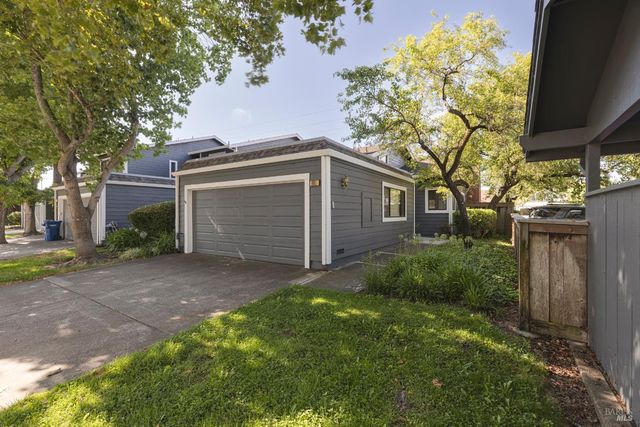 601 Marylyn Cir, Petaluma, CA 94954