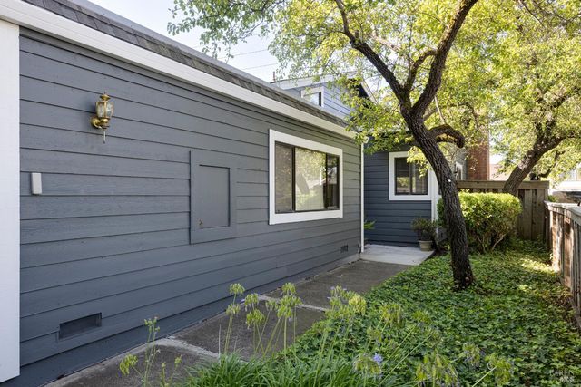 601 Marylyn Cir, Petaluma, CA 94954