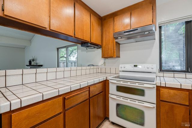 601 Marylyn Cir, Petaluma, CA 94954