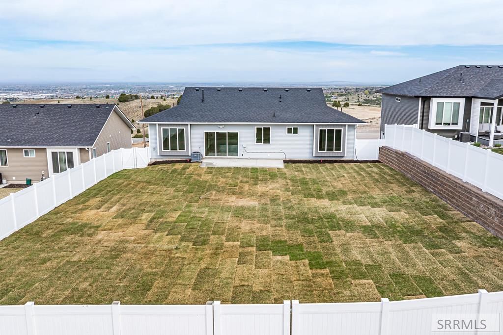 Image 3 of property listing at 564 Vista Drive, Pocatello, ID 83201