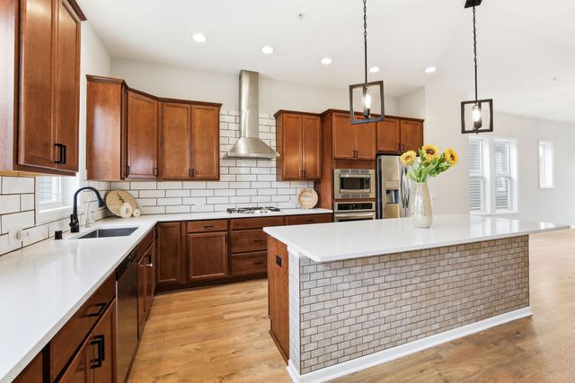 11289 81st Way N, Maple Grove, MN 55369