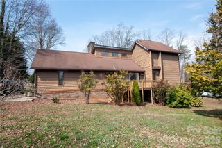 512 Forest Lane, Yadkinville, NC 27055