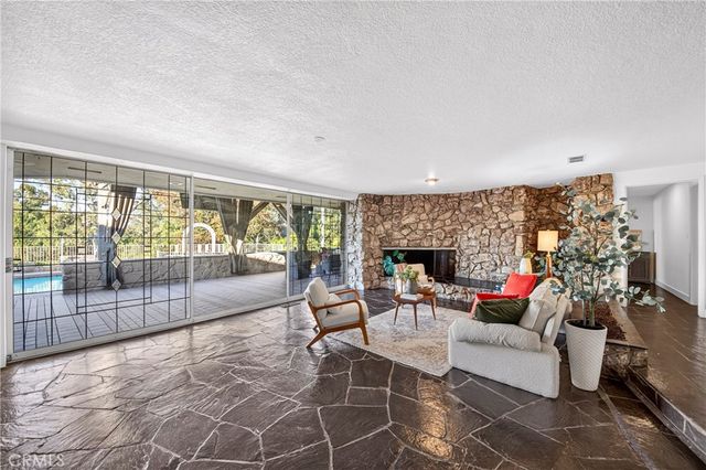 619 Lakeside, Fullerton, CA 92835