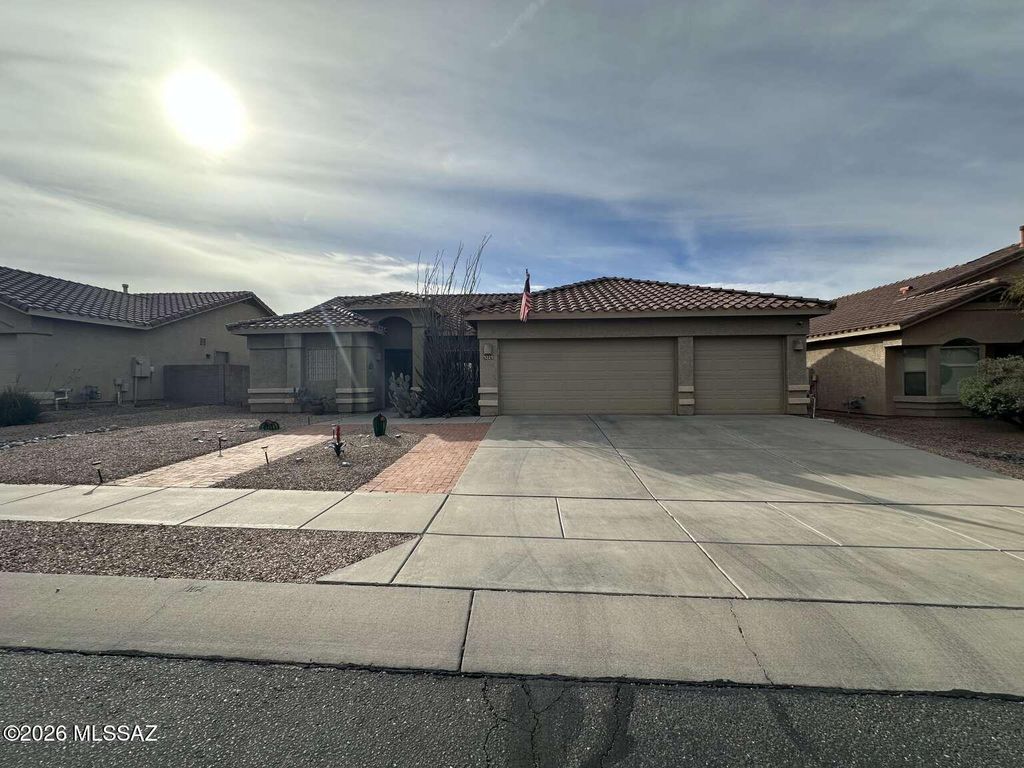 5225 W Wild Burro Spring Drive, Marana, AZ 85658