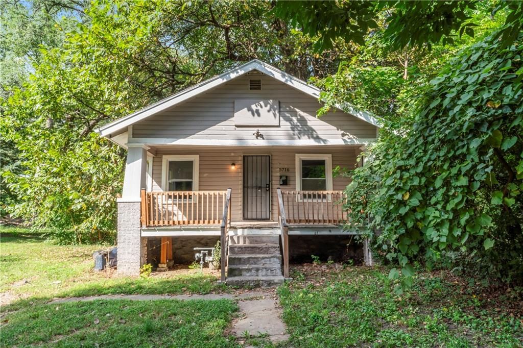 5716 PARK Avenue, Kansas City, MO 64130