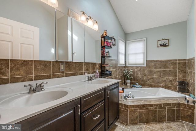 18 LOVELAND CT, East Windsor Twp, NJ 08512