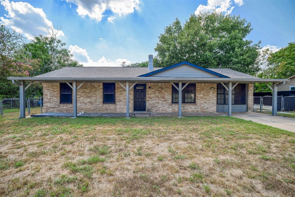 1037 Wilkes CIR, Smithville, TX 78957