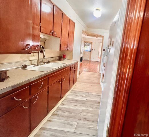 20760 Atlantic Avenue, Warren, MI 48091