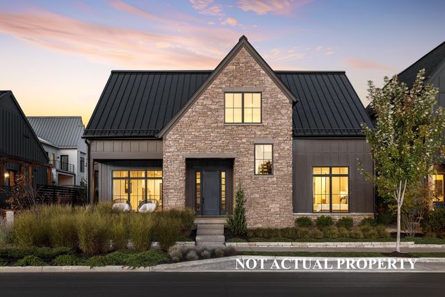 2432 Quarry Trails Drive, Columbus, OH 43228