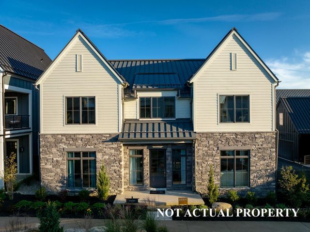 2432 Quarry Trails Drive, Columbus, OH 43228