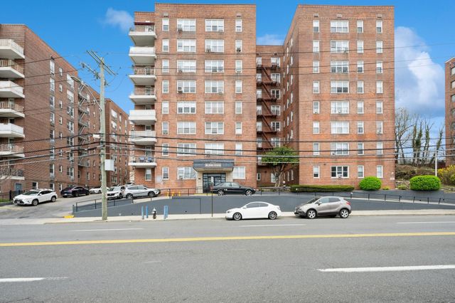 365 Bronx River Road 2B, Yonkers, NY 10704