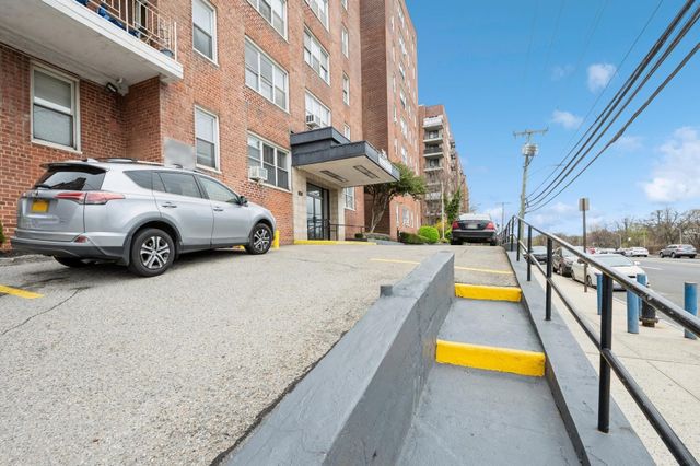 365 Bronx River Road 2B, Yonkers, NY 10704