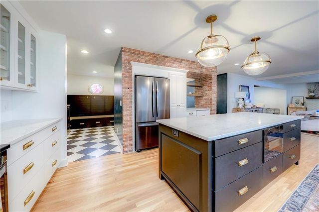 500 Avila Circle, Kansas City, MO 64114