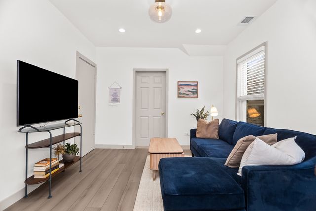 2846 N Troy Street 2, Chicago, IL 60618