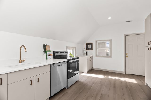 2846 N Troy Street 2, Chicago, IL 60618