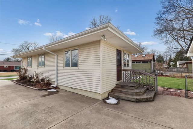 3309 Twana Drive, Des Moines, IA 50310