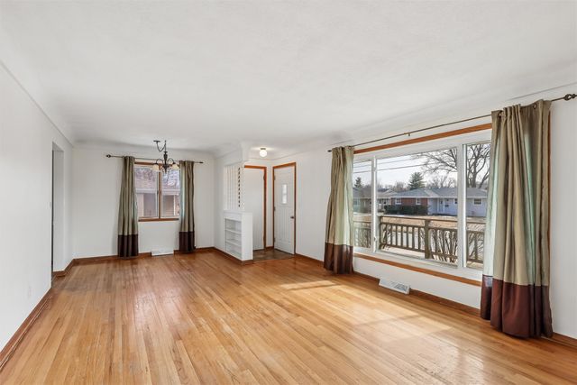 3309 Twana Drive, Des Moines, IA 50310