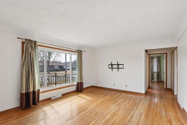 3309 Twana Drive, Des Moines, IA 50310