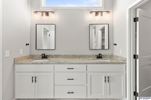 5712 N 199 Street, Elkhorn, NE 68022