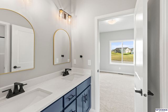 5712 N 199 Street, Elkhorn, NE 68022