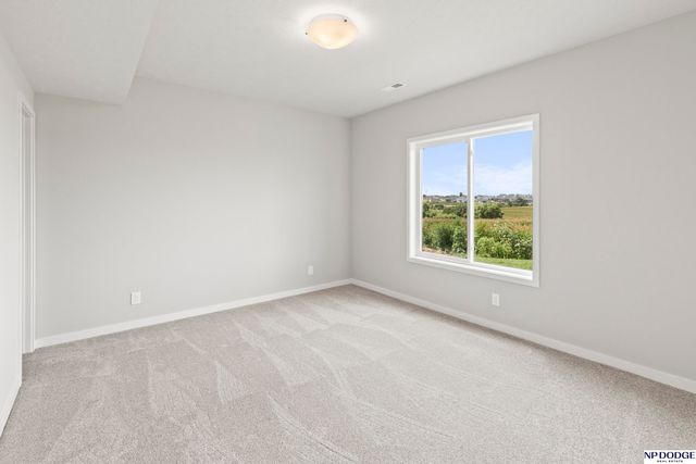 5712 N 199 Street, Elkhorn, NE 68022