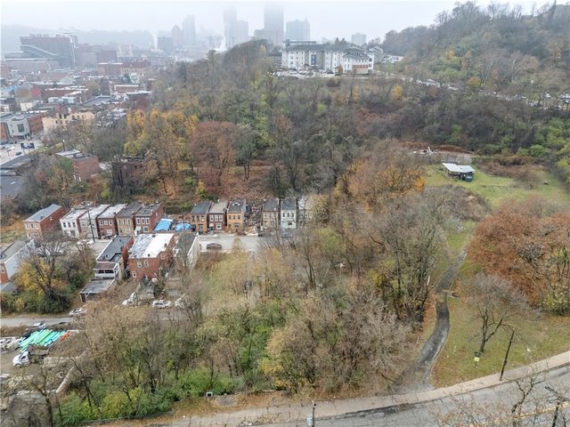 147 Moultrie St, Hill District, PA 15219