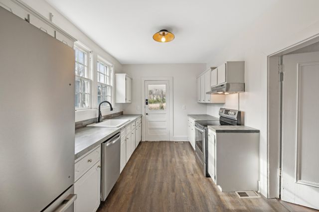 1010 S High St, Columbia, TN 38401