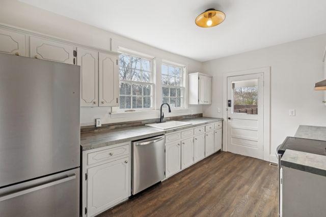 1010 S High St, Columbia, TN 38401