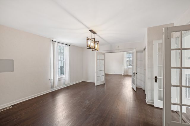 1010 S High St, Columbia, TN 38401