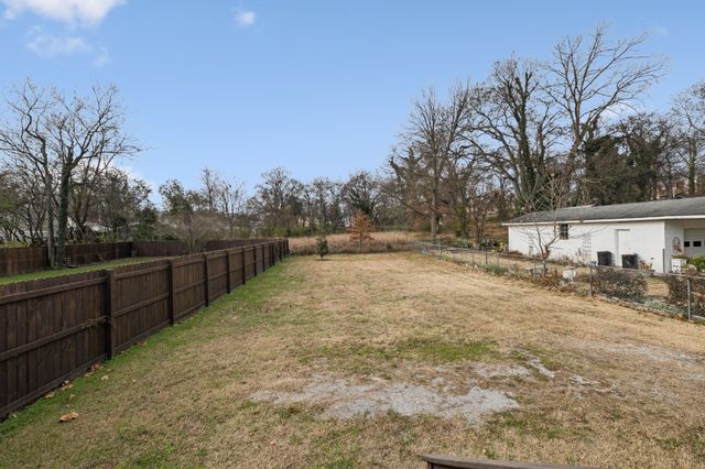 1010 S High St, Columbia, TN 38401