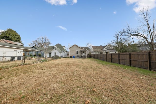 1010 S High St, Columbia, TN 38401