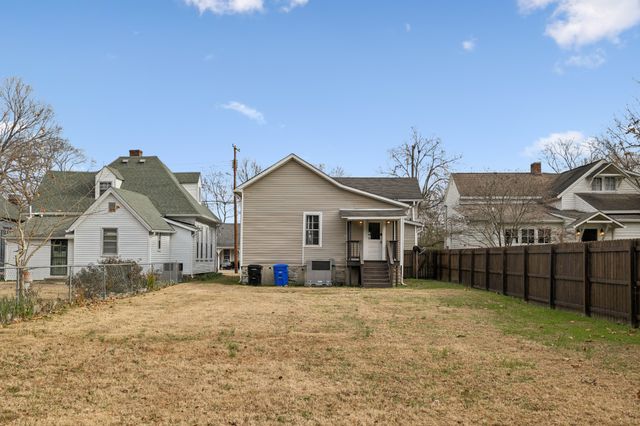 1010 S High St, Columbia, TN 38401