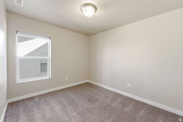 370 W PARKWAY DR, Kaysville, UT 84037