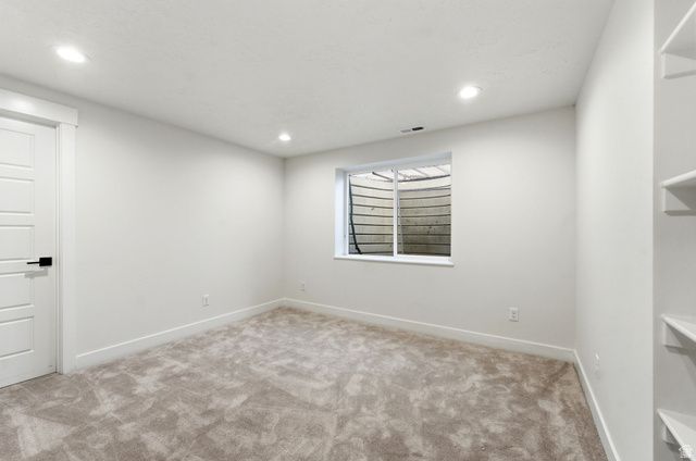 370 W PARKWAY DR, Kaysville, UT 84037