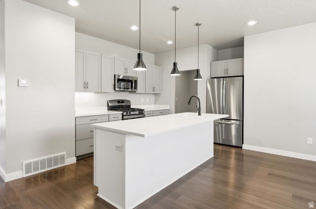 370 W PARKWAY DR, Kaysville, UT 84037