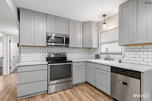 711 W REBECCA AVENUE, Iowa Park, TX 76367