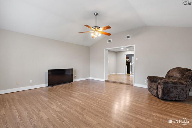 711 W REBECCA AVENUE, Iowa Park, TX 76367