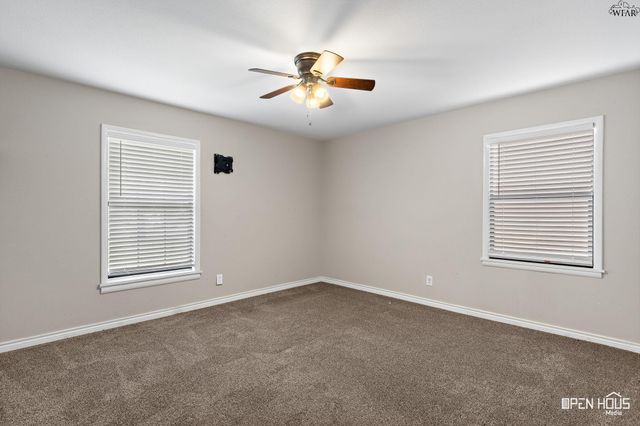 711 W REBECCA AVENUE, Iowa Park, TX 76367