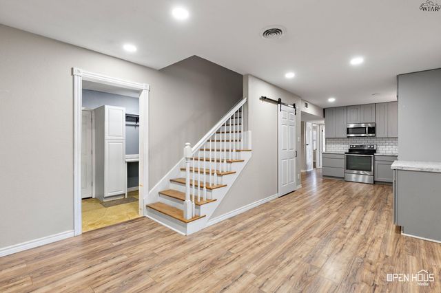 711 W REBECCA AVENUE, Iowa Park, TX 76367