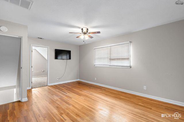 711 W REBECCA AVENUE, Iowa Park, TX 76367