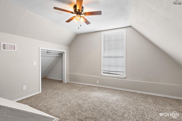 711 W REBECCA AVENUE, Iowa Park, TX 76367